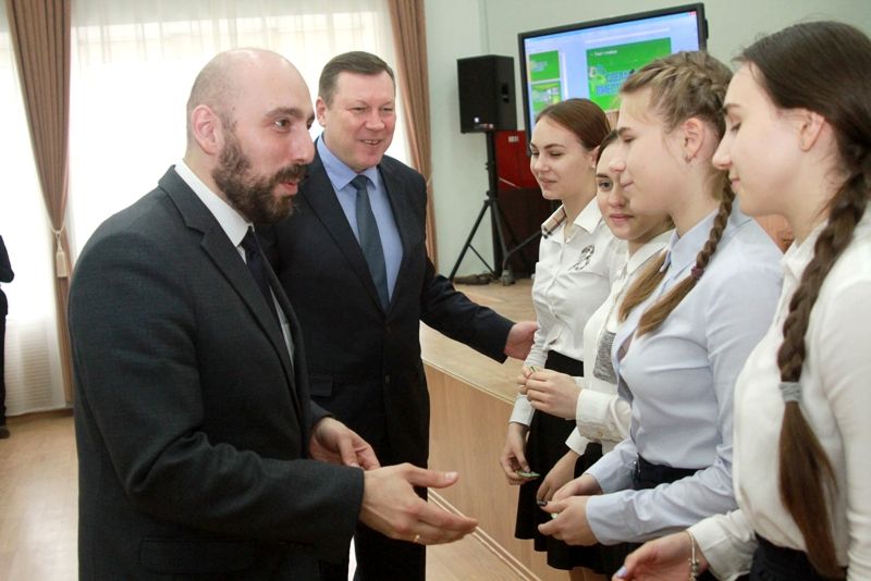 Юные новочеркасцы получили знаки отличия